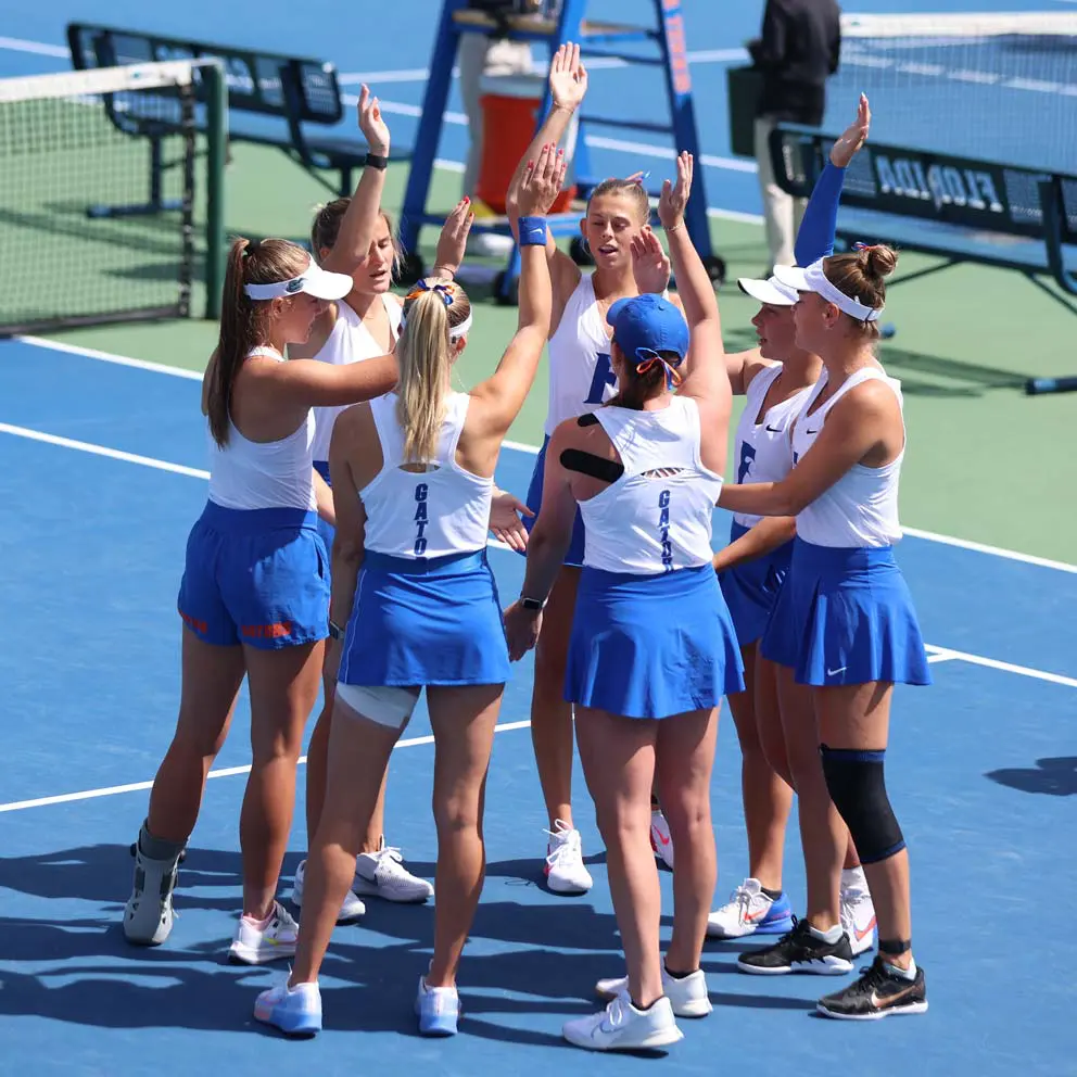 Gators team huddle