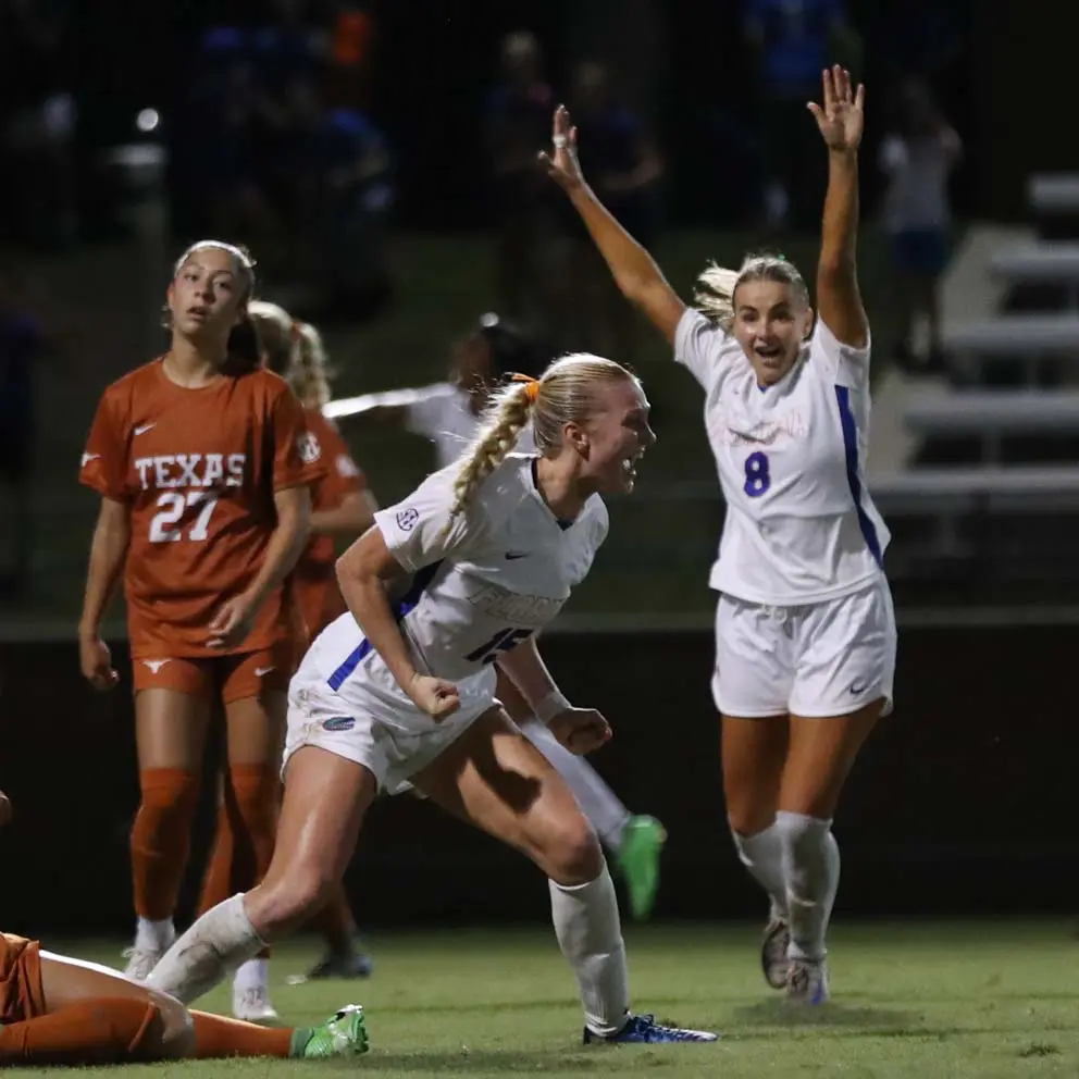 Lauren Donovan scoring
